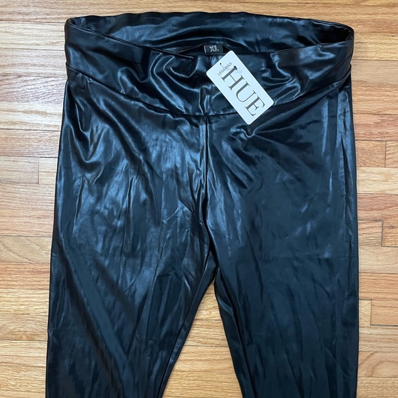 HUE Black Body Gloss Leggings - Picture 4 of 12